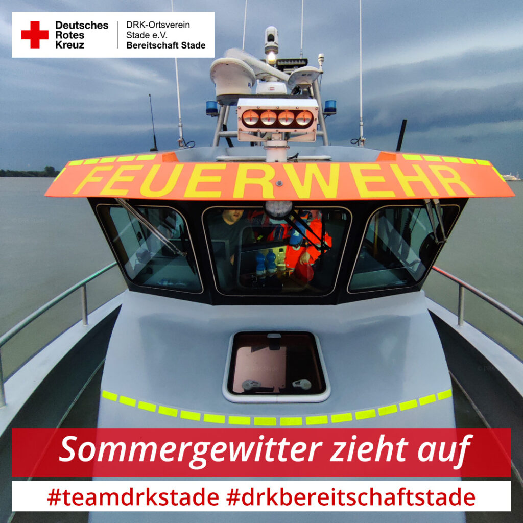 Hilfeleistungs- und Löschboot Henry Köpcke auf der Elbe